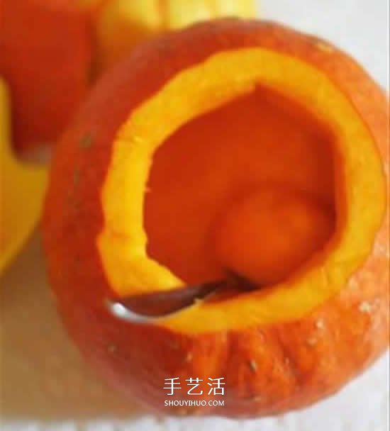 萬圣節(jié)南瓜燈的做法 用南瓜做南瓜燈的方法 -  www.rpnrmr.com