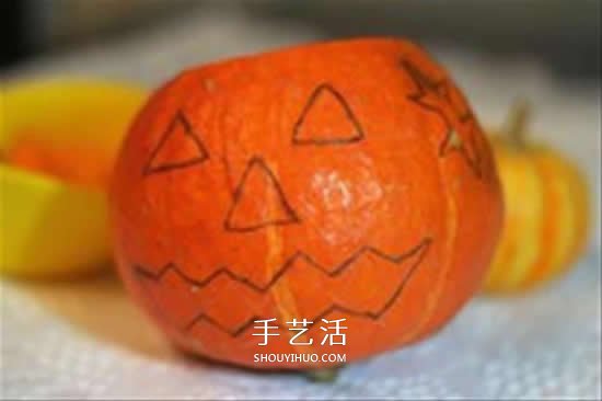 萬圣節(jié)南瓜燈的做法 用南瓜做南瓜燈的方法 -  www.rpnrmr.com