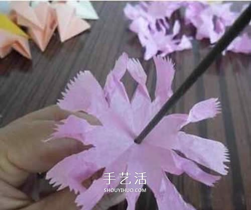 手揉紙康乃馨的制作 母親節(jié)康乃馨DIY圖解 -  www.rpnrmr.com