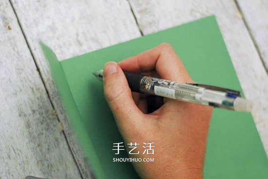 圣誕花環(huán)賀卡制作方法 簡單自制圣誕賀卡教程 -  www.rpnrmr.com