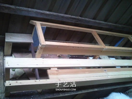 舊的原木床架改造利用 DIY制作花架的過(guò)程 -  www.rpnrmr.com