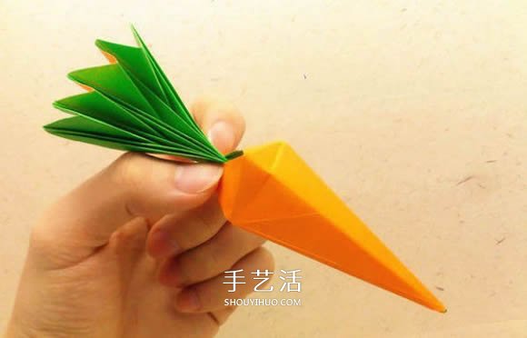 手工蔬菜折紙教程 帶葉子胡蘿卜的折法圖解 -  www.rpnrmr.com