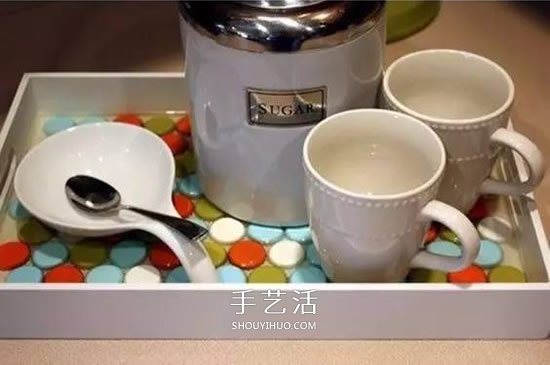 瓶蓋廢物利用 把木托盤(pán)改造成泡茶墊子的方法 -  www.rpnrmr.com
