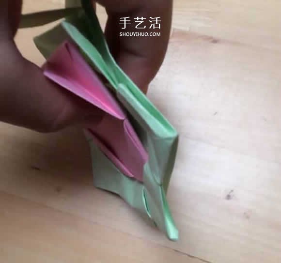 旋轉(zhuǎn)紙陀螺怎么折圖解 簡單花型陀螺折紙教程 -  www.rpnrmr.com