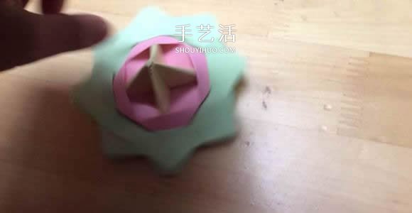 旋轉(zhuǎn)紙陀螺怎么折圖解 簡單花型陀螺折紙教程 -  www.rpnrmr.com