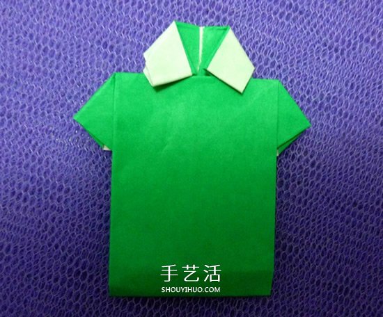 怎么折男T恤的圖解教程 手工折紙T恤簡單折法 -  www.rpnrmr.com