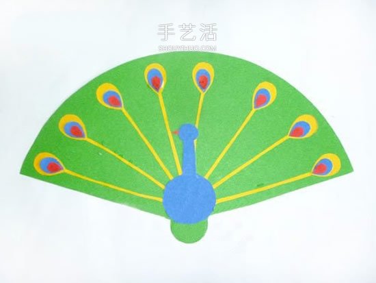 簡(jiǎn)單的幼兒園手工小制作 用卡紙拼貼孔雀開(kāi)屏 -  www.rpnrmr.com