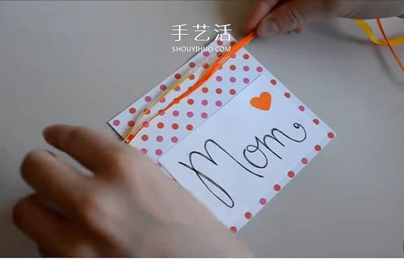 簡(jiǎn)單母親節(jié)賀卡的制作 絲帶蝴蝶結(jié)卡片的做法 -  www.rpnrmr.com