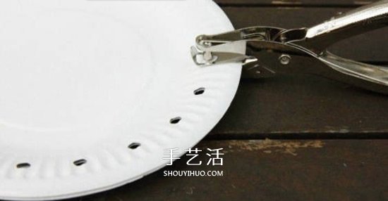 用紙盤(pán)制作大熊貓掛飾 簡(jiǎn)單又可愛(ài)的幼兒DIY -  www.rpnrmr.com