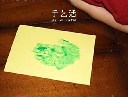 巧用手掌印 做一張有創(chuàng)意的母親節(jié)手掌花卡片 -  www.rpnrmr.com