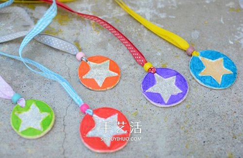 父親節(jié)小禮物：用硬紙板制作可愛獎(jiǎng)牌的方法 -  www.rpnrmr.com