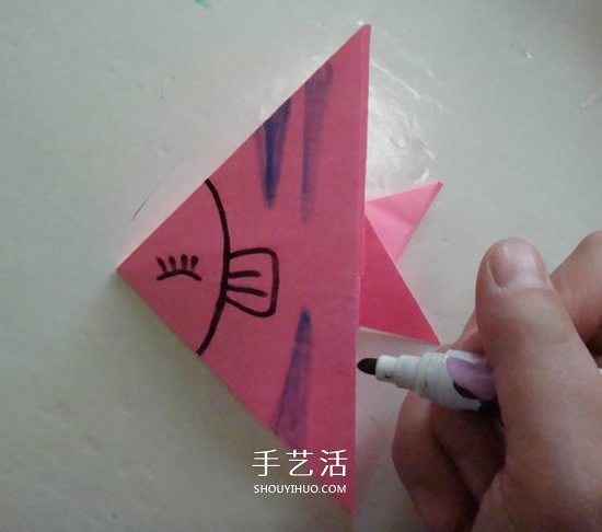 幼兒園小班折紙教程 簡單折一條熱帶小魚折法 -  www.rpnrmr.com