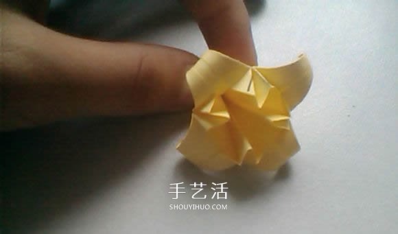 婚禮上的用花 立體百合的折紙方法圖解過(guò)程 -  www.rpnrmr.com