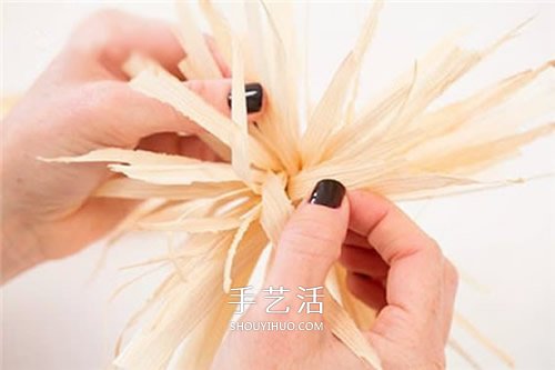 玉米葉花怎么做的方法 簡(jiǎn)單的玉米葉小制作 -  www.rpnrmr.com