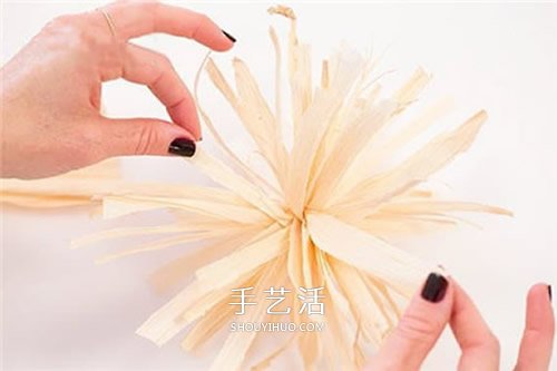 玉米葉花怎么做的方法 簡(jiǎn)單的玉米葉小制作 -  www.rpnrmr.com