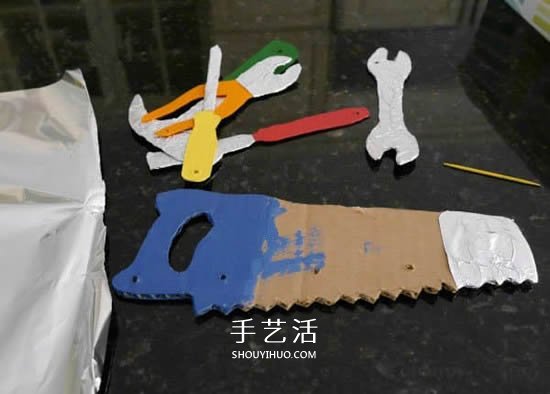 父親節(jié)掛飾手工制作 用硬紙板做工具掛飾 -  www.rpnrmr.com
