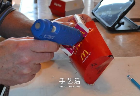麥當(dāng)勞包裝盒廢物利用 手工制作酷炫賽車模型 -  www.rpnrmr.com