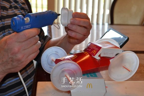 麥當(dāng)勞包裝盒廢物利用 手工制作酷炫賽車模型 -  www.rpnrmr.com