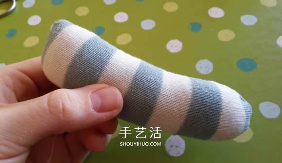 簡單自制布娃娃！襪子猴的制作方法圖解 -  www.rpnrmr.com