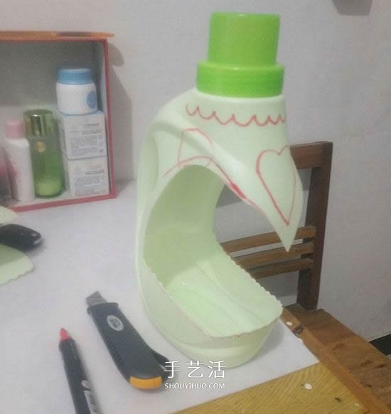 洗衣液瓶手工雕刻 DIY制作優(yōu)雅花盆的方法 -  www.rpnrmr.com