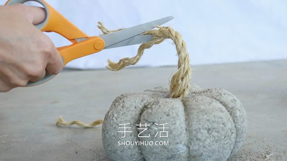 可以保存很久！DIY混凝土南瓜的方法 -  www.rpnrmr.com