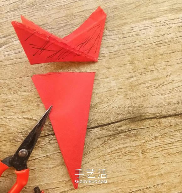中國傳統(tǒng)新年團花的剪紙方法步驟圖解 -  www.rpnrmr.com