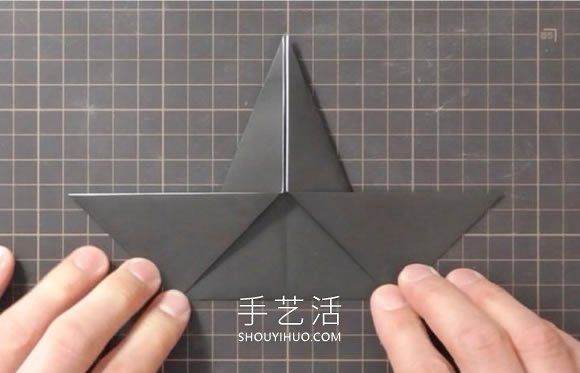 折紙嘴巴會(huì)動(dòng)的烏鴉的折法視頻教程 -  www.rpnrmr.com