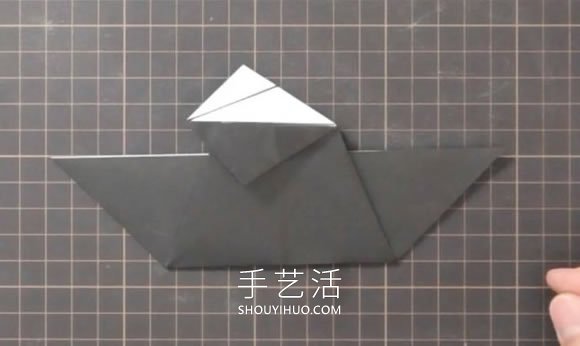 折紙嘴巴會(huì)動(dòng)的烏鴉的折法視頻教程 -  www.rpnrmr.com