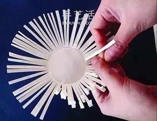 幼兒園手工制作重陽節(jié)菊花花瓶的做法教程 -  www.rpnrmr.com