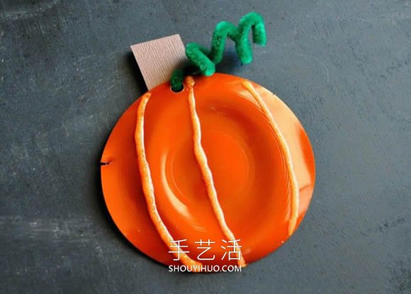 自制萬圣節(jié)塑料杯南瓜燈的方法圖解教程 -  www.rpnrmr.com