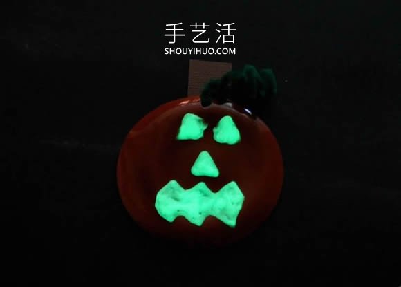 自制萬圣節(jié)塑料杯南瓜燈的方法圖解教程 -  www.rpnrmr.com