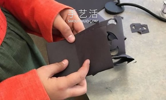 幼兒園手工制作萬圣節(jié)蝙蝠墻飾的做法教程 -  www.rpnrmr.com