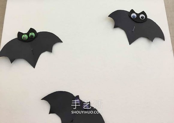 幼兒園手工制作萬圣節(jié)蝙蝠墻飾的做法教程 -  www.rpnrmr.com