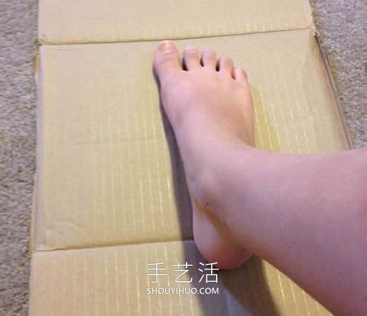 硬紙板手工制作萬圣節(jié)道具巨人腳丫的做法 -  www.rpnrmr.com