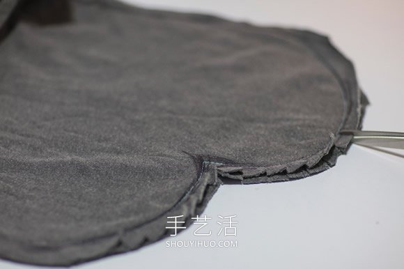 舊運動褲改造制作愛心墊子的方法圖解 -  www.rpnrmr.com