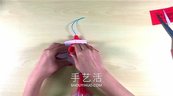 春節(jié)剪紙春字掛飾的折法和剪法圖解教程 -  www.rpnrmr.com