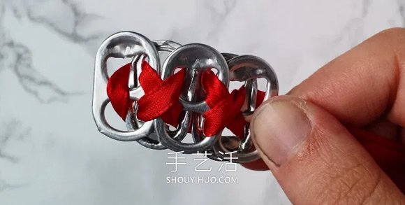 易拉罐拉環(huán)手鏈怎么做的制作教程 -  www.rpnrmr.com