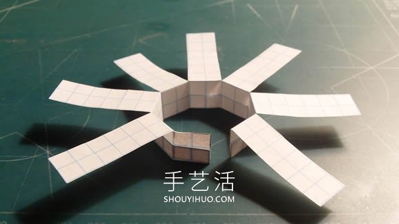 旋轉(zhuǎn)紙飛機(jī)的折法最簡(jiǎn)單教程 -  www.rpnrmr.com