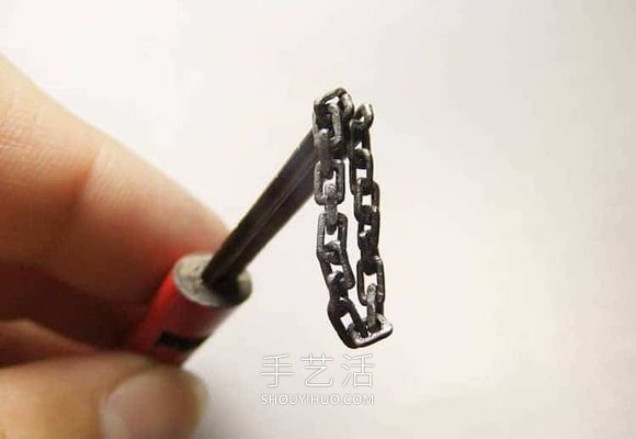 驚人的耐心！用鉛筆芯手工雕刻精美鏈子 -  www.rpnrmr.com
