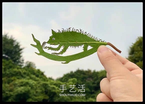 藝術(shù)家精心將復(fù)雜的場景雕刻在樹葉上 -  www.rpnrmr.com